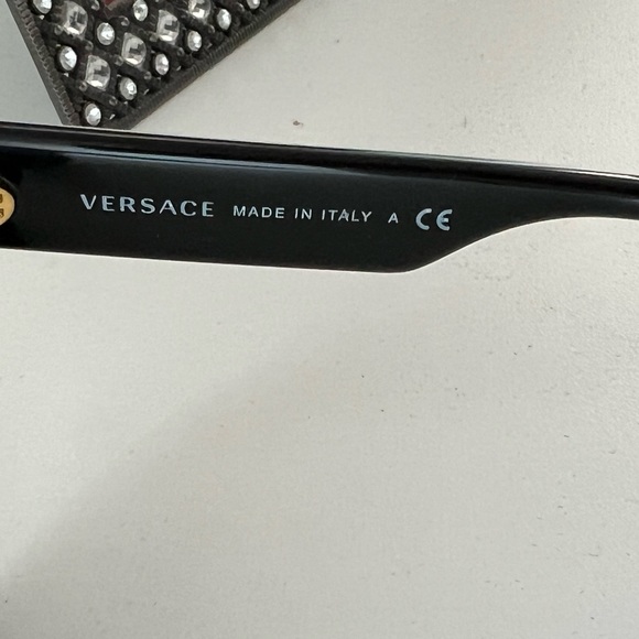 Versace sunglassss - Picture 6 of 7